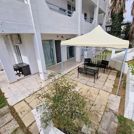 Апартаменты With Garden