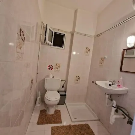 Апартаменты With Garden *